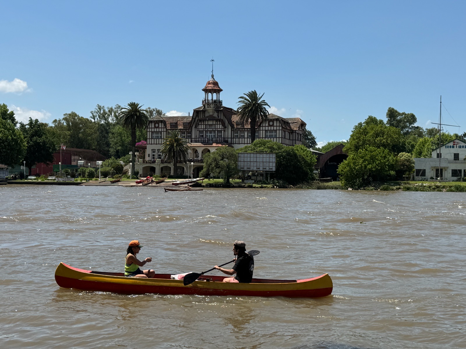 Tigre y Delta con Canoa